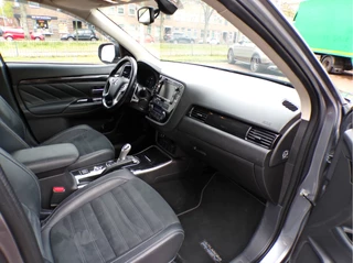 Mitsubishi Outlander Mitsubishi Outlander 2.0 PHEV Executive Edition NAVI CAMERA TELEFOON CRUISECONTROL..... - afbeelding nr 15