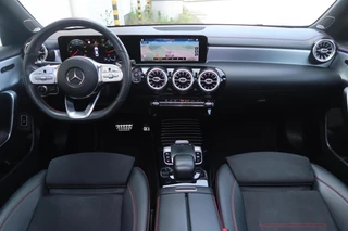 Mercedes-Benz CLA Mercedes CLA-klasse 250 AMG-NIGHT 225pk PANORAMADAK|SFEERVERLICHTING|WIDESCREEN|360CAMERA|BURMESTER|DEALER ONDERHOUDEN - afbeelding nr 10