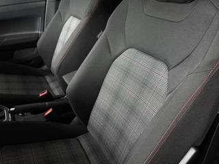 Volkswagen Polo Volkswagen Polo 2.0 TSI GTI 207PK PANO IQ LED/GRILL CAMERA STOELVERW ADAP.CRUIS ZWARTE.HEMEL 18'' LMV BEATS AUDIO 