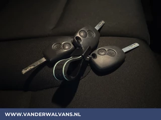 Renault Trafic Renault Trafic 1.6 dCi L1H1 Euro6 Airco | Navigatie | Cruisecontrol | Trekhaak | Parkeersensoren Bijrijdersbank - afbeelding nr 18