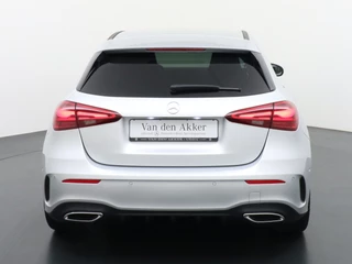 Mercedes-Benz A-Klasse Mercedes-Benz A-Klasse A180 AMG // Multibeam LED // Sfeerverlichting // Adaptief Onderstel // 19