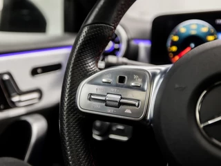 Mercedes-Benz A-Klasse 218Pk Automaat (SCHUIFDAK, APPLE CARPLAY, SFEERVERLICHTING, MEMORY SEATS, CAMERA, BURMESTER, LEDER/ALCANTARA, ADAPTIVE CRUISE, GETINT GLAS, NIEUWSTAT) - afbeelding nr 21