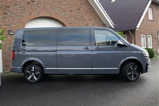 Volkswagen Caravelle Volkswagen Caravelle T6.1 2.0 TDI 204 PK DSG L2H1 DUB/CAB A-KLEP ACC | ALPINE Audio | Leder | Side Assist | Alcantara hemel bekleding | LED | - afbeelding nr 2