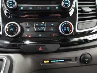 Ford Transit Custom Ford Transit Custom 300 2.0 TDCI L2H1 Limited Dubbele cabine Navigatie Airco 2x Schuifdeuren Trekhaak Parkeersenoren Carplay Trekhaak - afbeelding nr 25