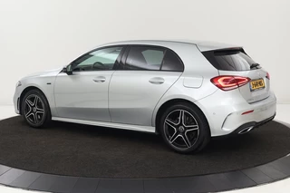 Mercedes-Benz A-Klasse Mercedes-Benz A-klasse 250e AMG Night | Stoelverwarming | Carplay |  Widescreen | Sfeerverlichting | Camera | Leder/Alcantara | Navigatie | Full LED - afbeelding nr 2