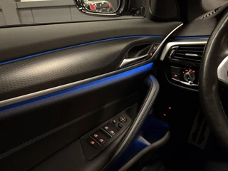 BMW 5 Serie HEAD-UP/LASER/ACC/TREKHAAK/360CAMERA/ALCANTARA/KEYLESS/SHADOW-LINE/DRIVING ASS PRO/SFEER/STUUR+STOELVERWARMING/LIVE COCKPIT/M-AERODYNAMIC/SOPHISTOGRAU/VOLLEDIG BMW DEALER HISTORIE - afbeelding nr 38