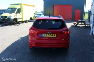 Ford Focus Ford Focus Wagon 1.5 Red Edition 18Inch/Trekhaak/NAP/Cruise - afbeelding nr 8