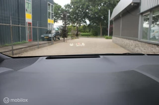Toyota Corolla Toyota Corolla 1.8 Hybrid Business Intro | Parkeersensoren voor en achter | Stoelverwarming | NL Auto Boekjes. - afbeelding nr 27