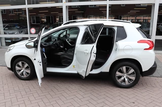 Peugeot 2008 Peugeot 2008 1.2 PureTech Allure. Navigatie, trekhaak, dealer onderhouden. - afbeelding nr 10