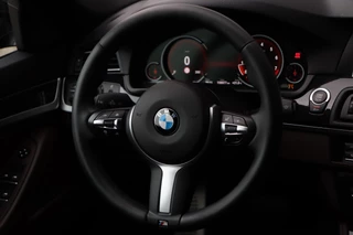 BMW 5 Serie BMW 5-serie Touring 528xi xDrive M Sport / HUD / 2x MEMORY / 360 / H&K / KEYLESS / NAP - afbeelding nr 25
