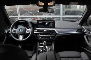 BMW 5 Serie BMW 5 Serie 530e M-Sport Sedan, Adaptieve Cruise, Trekhaak, Achteruitrijcame - afbeelding nr 15