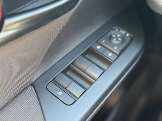 Toyota C-HR Dodenhoekdetectie, Navigatie, Parkeersensoren V + A , All-in Rijklaarprijs - afbeelding nr 30
