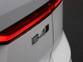 Volvo XC60 Volvo XC60 2.0 B4 D AWD R-Design | Parkeerverwarming | Schuif-/kanteldak | Trekhaak | Climate Pack | Memoryseats - afbeelding nr 35