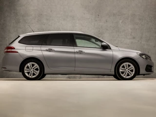 Peugeot 308 (PANORAMADAK, APPLE CARPLAY, GROOT NAVI, PARKEERSENSOREN, SPORTSTOELEN, GETINT GLAS, CRUISE, NIEUWE APK, NIEUWSTAAT) - afbeelding nr 4