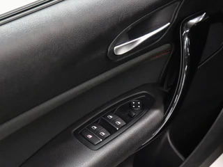 BMW 1 Serie [CRUISE CONTROL, CLIMATE CONTROL, HALF LEDER, BMW LED KOPLAMPEN, PDC ACHTER, BLUETOOTH TELEFOONVERBINDING, NAVIGATIE, NIEUWSTAAT] - afbeelding nr 17