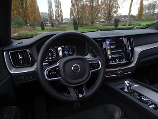 Volvo XC60 Volvo XC60 2.0 T8 408PK TE AWD / Inscription / R-Design / LED - afbeelding nr 18