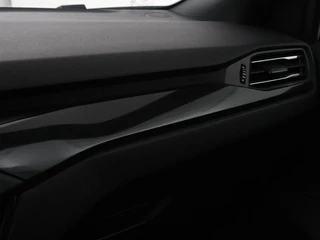 Ford Focus Ford Focus 1.5 EcoBoost ST Line X | Camera | Carplay | Trekhaak | Full LED | Navigatie | Keyless | Digital Cockpit | Climate control | Parkeerhulp | Cruise control - afbeelding nr 24