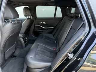 BMW 3 Serie BMW 3 Serie Touring 330e xDrive M-Sport PANO/LASER/360CAMERA/ADAPTIVE M-ONDERSTEL/ACC/LEER-ALCANTARA/19