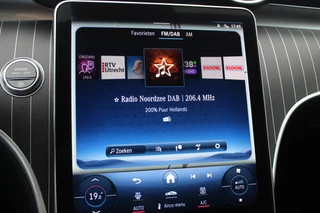 Mercedes-Benz C-Klasse Mercedes-Benz C-Klasse 180 AMG Line / Camera / Leder&Alcantara / 18'' / Navigatie / DAB / Dodehoek / Stoelverwarming / Cruise Control - afbeelding nr 22