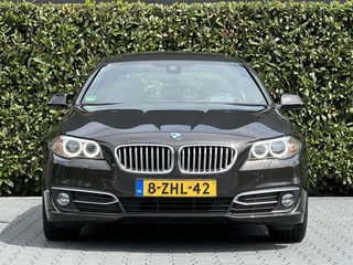 BMW 5 Serie BMW 5-serie 528xi High Executive, NL AUTO, NAP, PANO, NAVI, CRUISE, ECC-AIRCO, HUD, DODEHOEK, COMFORT STOELEN, CAMERA, LICHTMETAAL 17