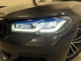BMW 5 Serie HEAD-UP/LASER/ACC/TREKHAAK/360CAMERA/ALCANTARA/KEYLESS/SHADOW-LINE/DRIVING ASS PRO/SFEER/STUUR+STOELVERWARMING/LIVE COCKPIT/M-AERODYNAMIC/SOPHISTOGRAU/VOLLEDIG BMW DEALER HISTORIE - afbeelding nr 51