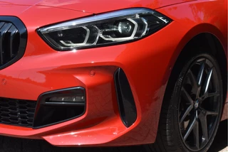 BMW 1 Serie BMW 1 Serie 120i M-Sport | NL-Auto | Nieuw € 60.000,- | Headup | Open dak | Camera | Elekt.stoelen | Carplay | Full LED - afbeelding nr 37