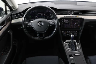 Volkswagen Passat Volkswagen Passat 1.4 TSI PHEV GTE | Head-Up | Stoelverwarming | 360 camera | Trekhaak | Keyless | Carplay | Dynamic Chassis Control | Full LED | Massage | Navigatie | Active Info Display - afbeelding nr 3