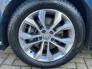 Volkswagen Passat Panoramadak Led Matrix ACC Camera Parkeersensoren Chroom Pakket Stoelverwarming 1/2 Leder Alcantara NL Auto 1e Eigenaar - afbeelding nr 41