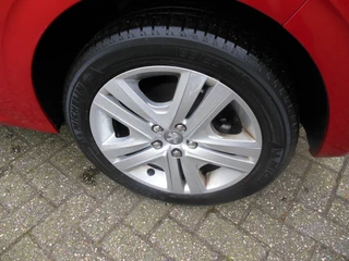 Peugeot 208 Peugeot 208 1.2 PureTech Signature Staat in DE KRIM - afbeelding nr 6