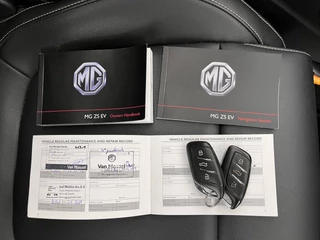 MG ZS EV MG ZS EV Luxury 45 kWh (INCL-BTW) *PANO | FULL-LEATHER | CCS-FASTLOADER | KEYLESS | NAVI-FULLMAP | ADAPTIVE-CRUISE | CAMERA | HEATED-SPORTSEATS | CARPLAY | BLINDSPOT | DAB | LANE-ASSIST | 17