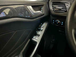 Ford Focus Ford Focus 1.5 EcoBoost ST Line Pano ACC CarPlay Winterpack - afbeelding nr 30