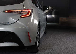 Toyota Corolla Toyota Corolla 1.8 Hybrid Business Plus / Aut / Camera / Acc / Lane Assist / Dode Hoek / Massage / Stoelverkoeling / Led / 17 Inch - afbeelding nr 44
