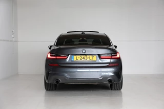BMW 3 Serie BMW 3 Serie 318i M-Sport Automaat NAP/Schuifdak/19inch/Cam/Sfeerverl - afbeelding nr 6