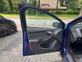 Ford Focus Ford Focus 1.0 Titanium Airco/Lichtmetalen velgen/Navi/Parkeersensoren - afbeelding nr 8