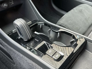 Volvo XC40 Volvo XC40 1.5 T5 Twin Engine R-Design Automaat | Achteruitrijcamera | LED verlichting | Trekhaak uitklapbaar | Stoelverwarming | Climate control | Cruise control adaptief | Dode hoek detectie | Getint glas | Parkeersensoren voor en achter - afbeelding nr 28