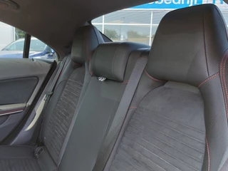 Mercedes-Benz CLA Mercedes-Benz CLA 180 122pk Automaat AMG Night Edition Plus | Origineel NL | Navi | Airco | Cruise | Led Koplampen | Pdc V+A+Assist | Licht+Regensensor | Privacy Glass | 18''lm - afbeelding nr 25