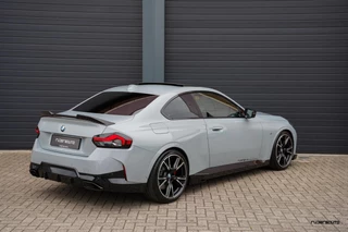 BMW 2 Serie BMW 2-serie Coupé M240i xDrive | Schuifdak | M-sportstoelen | M Perf | HUD | Active cruise | Eibach | Rijdersauto Edition - afbeelding nr 2