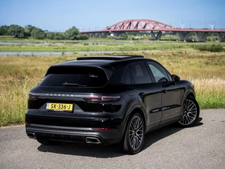Porsche Cayenne Porsche Cayenne 3.0 V6 340PK Pano Stoelkoeling Bose ACC Sport Chrono Led Matrix 360 Camera Softclose Luchtvering - afbeelding nr 3