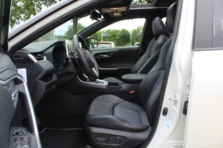 Toyota RAV4 Toyota RAV4 2.5 Hybrid AWD Bi-Tone / Trekhaak / Panoramadak / 360Camera / Leder / JBL / Keyless / 18'' / Dodehoek / DAB / Keyless - afbeelding nr 10