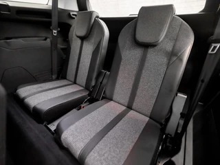 Peugeot 5008 Automaat (APPLE CARPLAY, STOELVERWARMING, LEDER, GROOT NAVI, 360 CAMERA, KEYLESS, SPORTSTOELEN, GETINT GLAS, CRUISE, NIEUWE APK, NIEUWSTAAT) - afbeelding nr 15