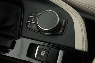 BMW X1 BMW X1 sDrive20i Orange Edition II | Leder |  Stoelverwarming | Head-Up | Full LED | Sportstoelen | Navigatie | Park Assist | Bluetooth - afbeelding nr 23