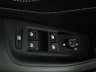 Volkswagen Passat Volkswagen Passat 1.4 TSI GTE | Stoel & stuurverwarming | Camera | Carplay | Trekhaak | Adaptive cruise | Standkachel | Navigatie | Full LED - afbeelding nr 37
