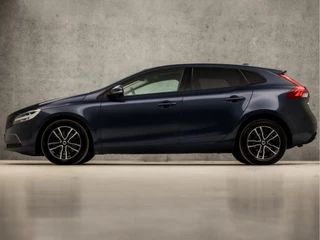 Volvo V40 Automaat (PANORAMADAK, NAVIGATIE, CAMERA, GETINT GLAS, STOELVERWARMING, SPORTSTOELEN, KEYLESS, LED KOPLAMPEN, PARKEERSENSOREN, NIEUWSTAAT) - afbeelding nr 2
