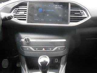 Peugeot 308 Peugeot 308 SW 1.2 PureTech Blue Lease Allure Staat in Hoogeveen - afbeelding nr 17
