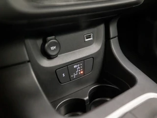 Citroën C3 Citroën C3 1.2 PureTech C-Series Automaat (APPLE CARPLAY, GROOT NAVI, CRUISE, PARKEERSENSOREN, SPORTSTOELEN, LANE ASSIST, LED KOPLAMPEN, NIEUWSTAAT) - afbeelding nr 24