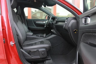 Volvo XC40 Volvo XC40 T5 Recharge R-Design | Panoramadak | Stoelverwarming | Parkeercamera | Keyless | Glossy Black - afbeelding nr 16