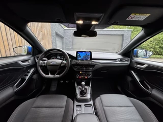 Ford Focus Ford Focus Wagon 1.0 EcoBoost Hybrid ST Line | Navigatiesysteem | Stoelverwarming | Stuurverwarming | LED verlichting | Apple CarPlay | Achteruitrijcamera | Inparkeerhulp | Parkeersensoren voor en achter - afbeelding nr 3