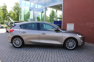 Ford Focus Ford Focus 1.0 EcoBoost Titanium Business | Winter Pack | Full LED | 10-weg verstelbare stoel | 17 inch | Camera | Head up Display | Bang&Olufsen - afbeelding nr 5