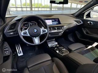 BMW 1 Serie BMW 1-serie M135i xDrive |Pano |HUD |H&K |Sfeer |Stuurverw. - afbeelding nr 13