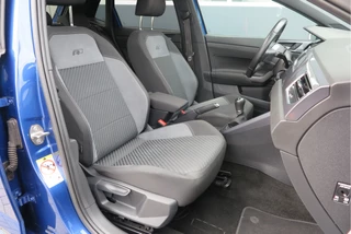 Volkswagen Polo Volkswagen Polo 1.0 TSI 95pk 2x R-Line , Virtual cockpit, Panorama schuifdak , Led , Navi , Carplay . LMV PDC etc. . - afbeelding nr 23